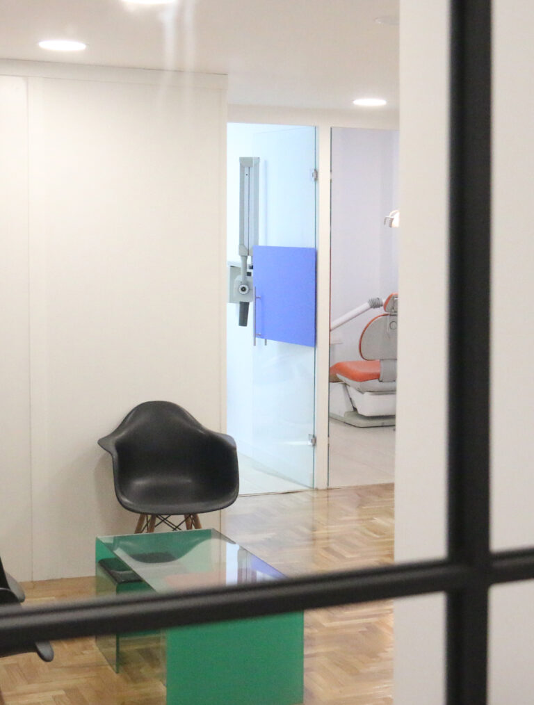 Clínica dental en Argüelles, dentista Jesús Mora
