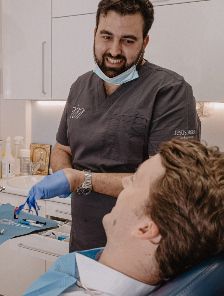 Clínica dental en Argüelles, dentista Jesús Mora